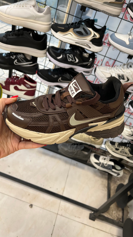 کفش و کتانی زنانه وی تو کی رنگ موکا nike v2k run