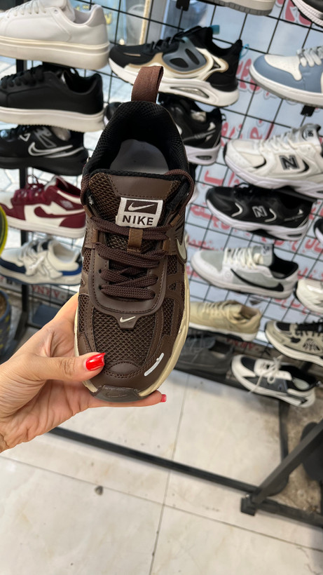 کفش و کتانی زنانه وی تو کی رنگ موکا nike v2k run