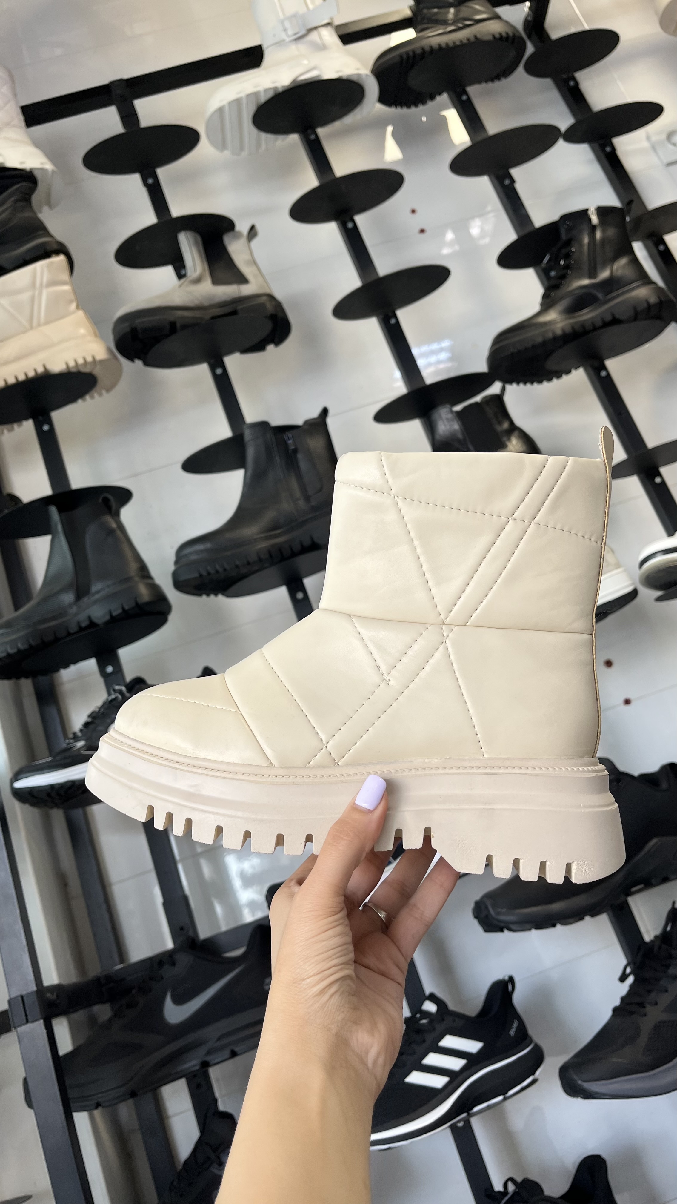 نیم بوت زنانه برند زارا رنگ کرمی ZARA