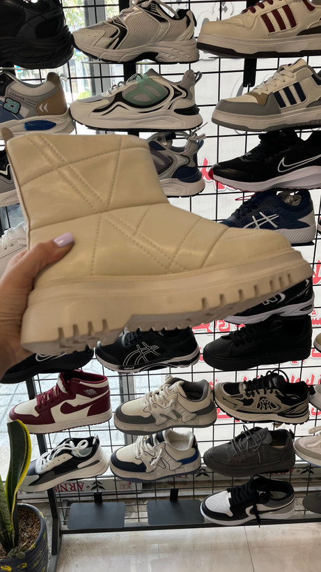 نیم بوت زنانه برند زارا رنگ کرمی ZARA