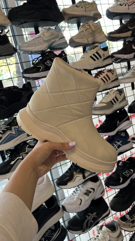 نیم بوت زنانه برند زارا رنگ کرمی ZARA