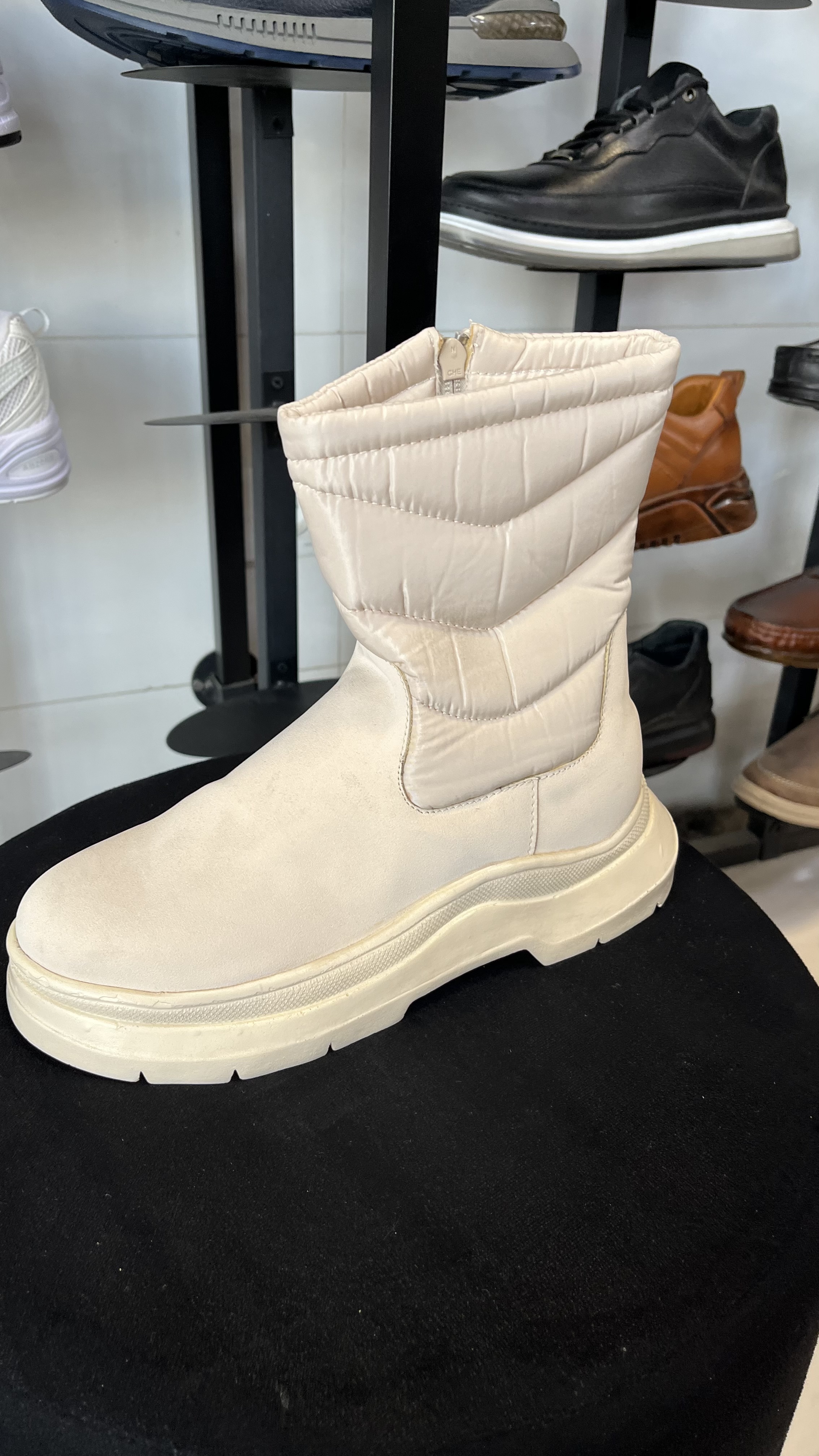نیم بوت زنانه برند زارا رنگ کرمی ZARA