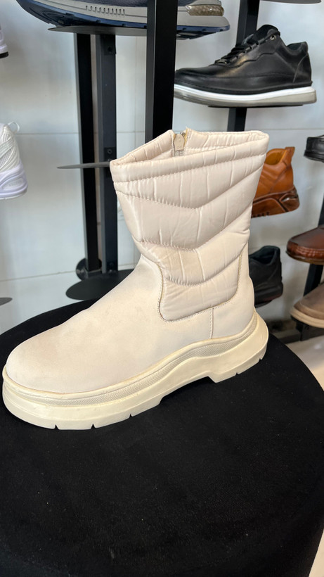 نیم بوت زنانه برند زارا رنگ کرمی ZARA