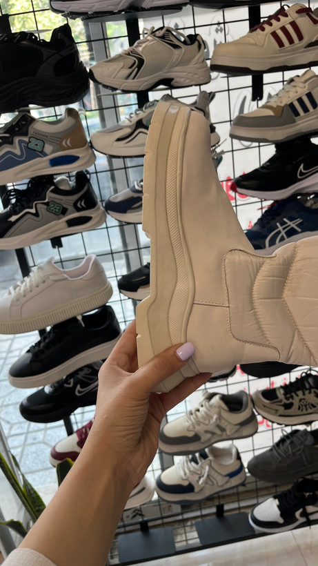 نیم بوت زنانه برند زارا رنگ کرمی ZARA
