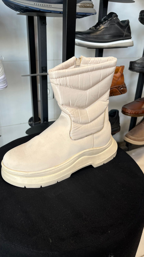 نیم بوت زنانه برند زارا رنگ کرمی ZARA
