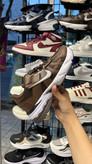 کفش و کتانی نایک مدل v2k run رنگ قهوه ای موکا